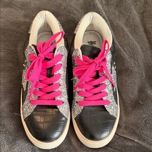 Women’s Silver Glitter & Black Croc-Effect Sneakers with Hot Pink Laces
